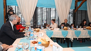 Başkan Yüce, 73 Saat Sonra Enkaz Altından Kurtarılan Mir Berzan Ve Ailesiyle Buluştu