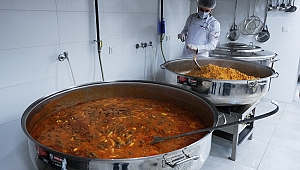 Ramazan'da Sıcak Yemek Kapılarında: Kimsesizlerin Kimsesi Büyükşehir