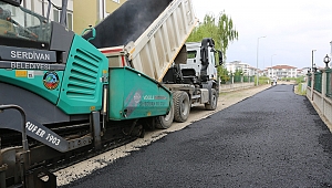 Serdivan’da Sıcak Asfalt Çalışmaları Devam Ediyor