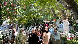 Üniversiteli Gençler Şehrin Güzelliklerini Keşfetti