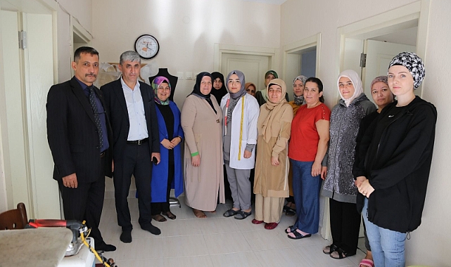 Başkan Vekili Şehime Kaya, Serdivan Halk Eğitim Merkezi’ni Ziyaret Etti