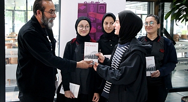 Yazar Zeki Bulduk Sanat Dostlarıyla Nehir Çikolata’da Buluştu