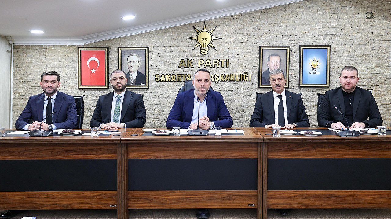 Başkan Alemdar Ak Parti Yönetimiyle Buluştu, Yeni Dönemin İpuçlarını Paylaştı
