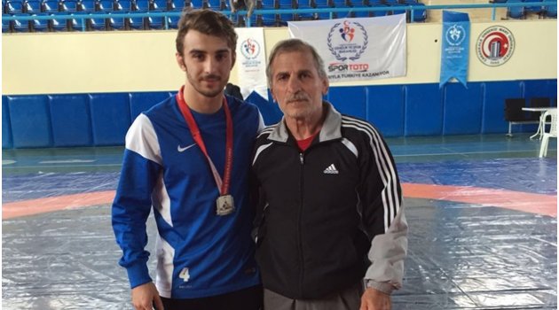 Akyazılı Güreşçi Şampiyona'da 2. Geldi