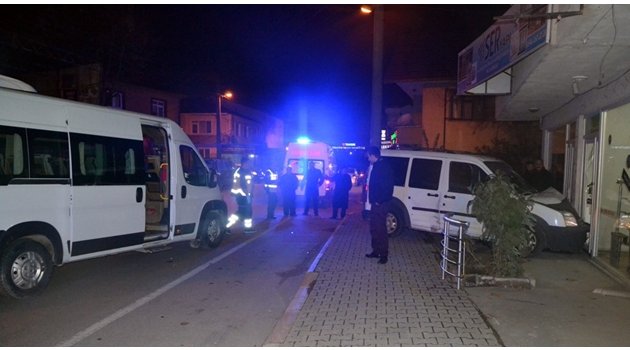 Alkollü Sürücü, Önce İki Araca Çarptı, Ardından İş Yerine Daldı