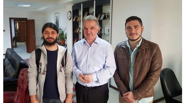 Rektör Elmas’tan Öğrencilere Anket Ödülü