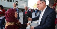 Aydın, Çark’ta Karanfil Dağıttı