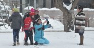 Çocuklar Karın Keyfini Çıkarıyor