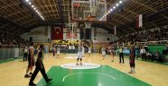 Dev Adamlar Evinde Galip