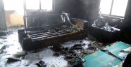 ELEKTRİK KONTAĞINDAN ÇIKAN YANGIN EVİ KÜL ETTİ