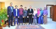 Endonezyalı Öğrencilerden Rektör Elmas’a Ziyaret