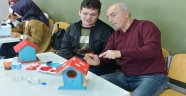 Engelli Öğrenciler Kuş Evlerini Boyadı
