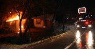 Evin Önündeki Baraka Yandı