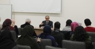 Galeri’de Modern Edebiyat Ve Bilgelik Konuşuldu