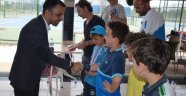 Geleneksel 23 Nisan 8-9-10-11 Yaş Kız/Erkek Tenis Şenliği Sona Erdi