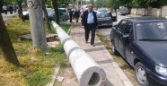 Kaldırım Ortasına Elektrik Direği 