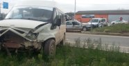 Karasu Kavşağında Kaza: 2 Yaralı
