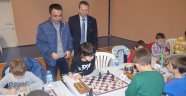 Küçükler Satrançta Hünerlerini Sergiliyor 