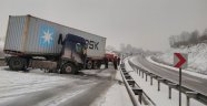 Makaslanan Tır D-100 Karayolunu Kapattı