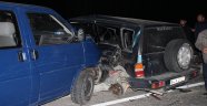 Minibüs ile Cip Çarpıştı