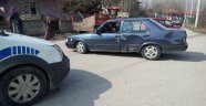 POLİS KAÇAN SÜRÜCÜYÜ OTOMOBİLİNE ÇARPARAK DURDURDU