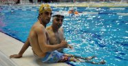 Sakarya'da Engelliler Yüzme Öğreniyor 