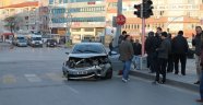 Sakarya'da İki Otomobil Çarpıştı: 1 Yaralı