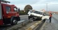 Sakarya'da Otomobil İle Minibüs Çarpıştı: 1 Yaralı