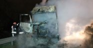 Tem Otoyolunda Harç Yüklü Tır, Alev Alev Yandı 