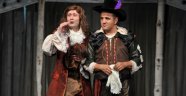 ‘Üstad Moliere Evleniyor’ Sanatseverlerin Beğenisini Kazandı