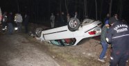 Virajı Alamayan Otomobil Takla Attı: 2 Yaralı