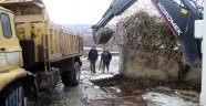 Yağmur Suyu Kanalları Temizleniyor